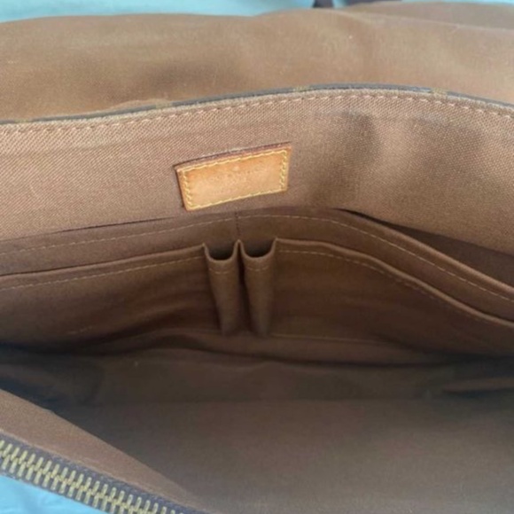 Louis Vuitton MM Bag Beaubourg Messenger - Picture 5 of 7